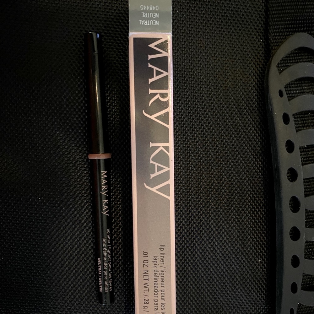 Mary Kay Neutral Lip Liner